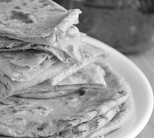 2 mix veg paratha dahi