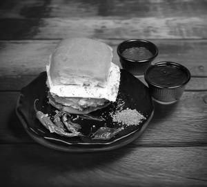 Paneer Vada Pav With Cheese