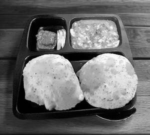 4 Poori with Bhaji