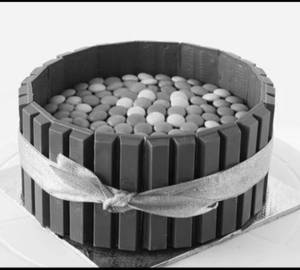 Kitkat Gems Cake (One KG)