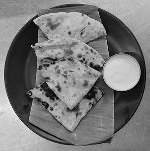 Paneer Paratha 1 Nos (curds + Pickle)