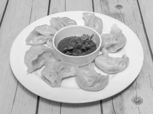 Cheese corn butter momos ( 8 Pieces )