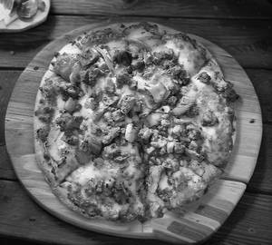 Black Pepper Chicken Pizza