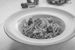 Whole Wheat Spaghetti With Farm Green Vegetables