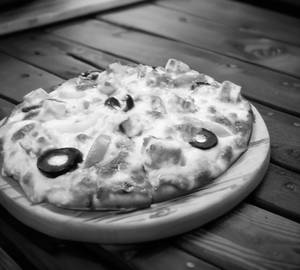 Onion and capsicum Pizza                                                       