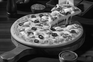 Cbf Veggie Wonder Thin Crust Pizza [Crispy Crunchy Thin Crust]