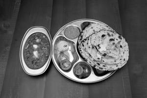 Dal Makhani With 2Lachha Paratha