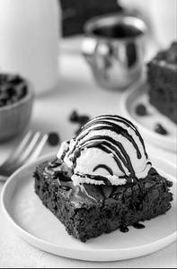 Brownie With Vanilla