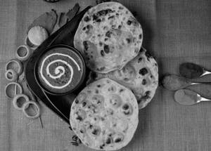 Dal Makhani With 2 Butter Roti