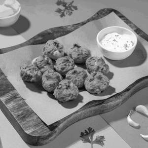 Peri-Peri Garlic Knots with Cheesy Dip
