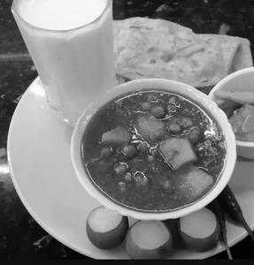 Marwadi Moong Matar Wadi With 2 Nos Soft Phulka, Refreshing Buttermilk & Small Cube Jaggery