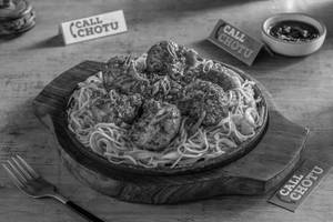 Wok Tossed Noodles with Chilli Garlic Momos