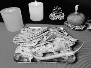 Chilly Onion Khasta Paratha (1 Pc - Whole Wheat - 6 Layer)