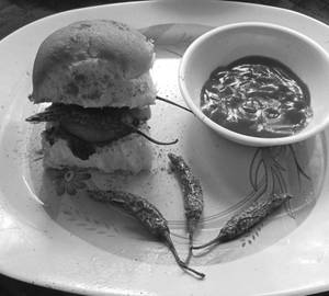 Vada pav [1 piece]