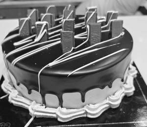 Kitkat Cake