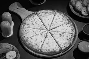 Garlic Cheese Pizza[Medium] + 250ml Cool Drink Free[online]