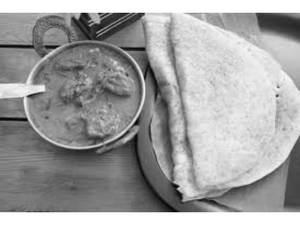 Dosa (2 Nos) With Chicken Curry
