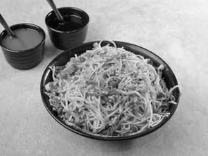 Chilli Garlic Noodles (650 Ml)