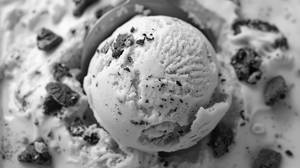 Cream and cookies scooping