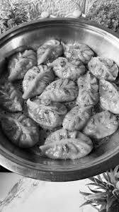Paneer Momos Steam 8 Pcs with Mayo and Schezwan Sauce 