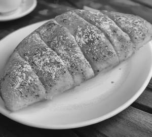 Tandoori garlic bread