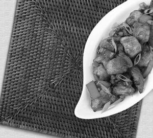 Dry Schezwan Fish (6pcs)