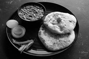 Sev Bhaji Kulche