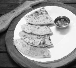 Aloo pyaj paratha [amul butter]