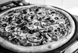 Deluxe Veggie Large Pizza