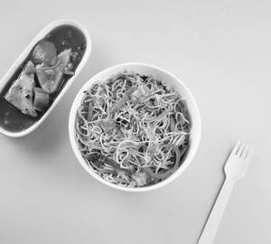 Veg Chowmein With Chilli Paneer