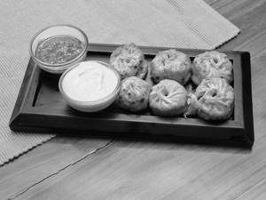 Veg Tandoori Momos ( 8 Pieces )