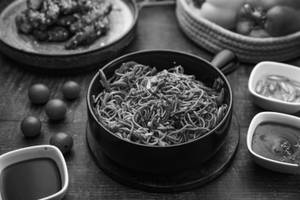 Chilli Garlic Noodles [Veg]