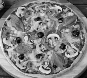Mushroom Paneer Pizza