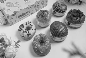 Assorted Premium Donut Box (buy 4, Get 2 Free)