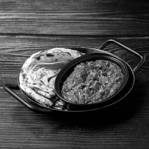 Handi Ka Bhuna Murgh And Laccha Paratha 