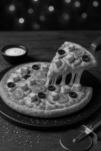 Paneer Surprise Pizza