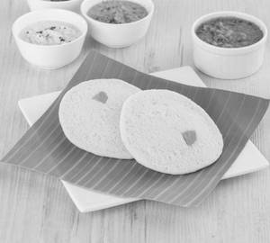 Idli [2 Pieces] With Vada Curry