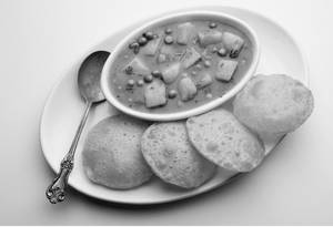 Puri Sabji (5 Pcs)