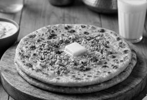 Gobhi Parantha With Dahi