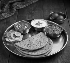 Paneer Paratha Thali