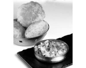 Poori Bhaji (4 Pcs Poori)