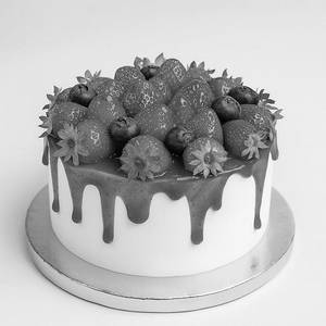 Exotic Fresh Strawberries Cake 1kg