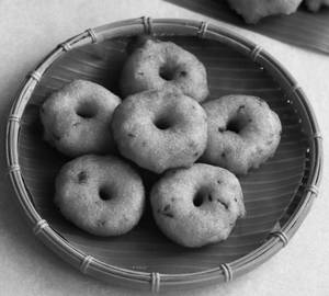 Ulunthu Vadai (3 Pcs)