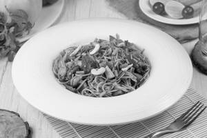 Veg kung pao noodles
