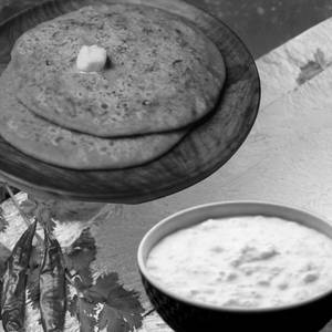 2 Paneer Paratha With Curd 100 Ml & Pickle