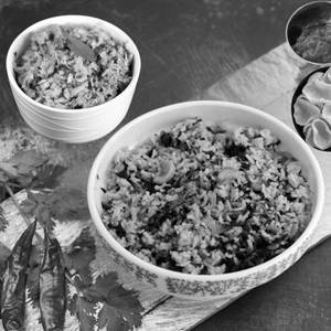 Spinach Rice 450 Ml + Veg 250 Ml + Fryums + Pickle