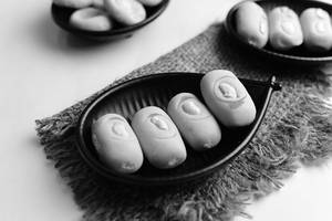 Khoya Badam Roll [5 pieces]