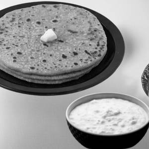 2 Aloo Paratha With Curd 100 Ml & Pickle