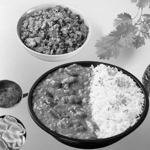Rajma 250 Ml + Chawal 450 Ml + Veg 250 Ml + Fryums + Pickle