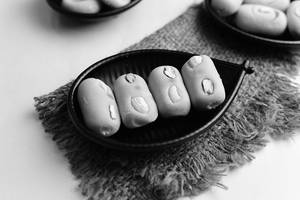 Khoya Pista Roll [5 Pieces]